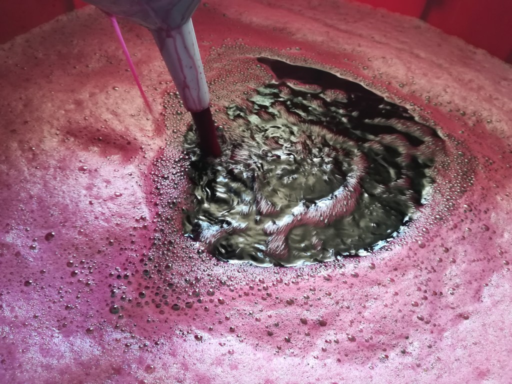 travaso all'aria vino montepulciano d'abruzzo